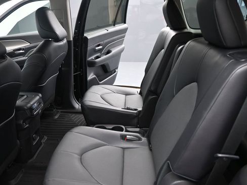 Used 2024 Toyota Grand Highlander AWD image 15