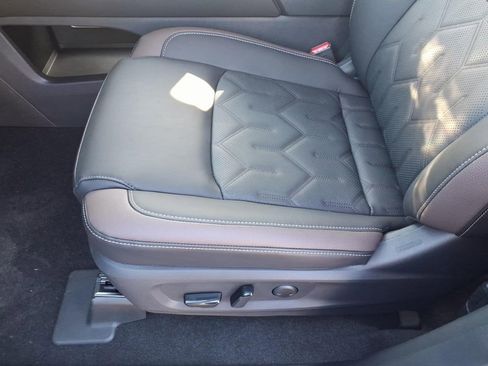 New 2026 Nissan Pathfinder Platinum image 11