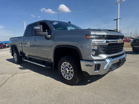 Used 2025 Chevrolet Silverado 2500 LT w/ Convenience Package AWD/4WD image 8