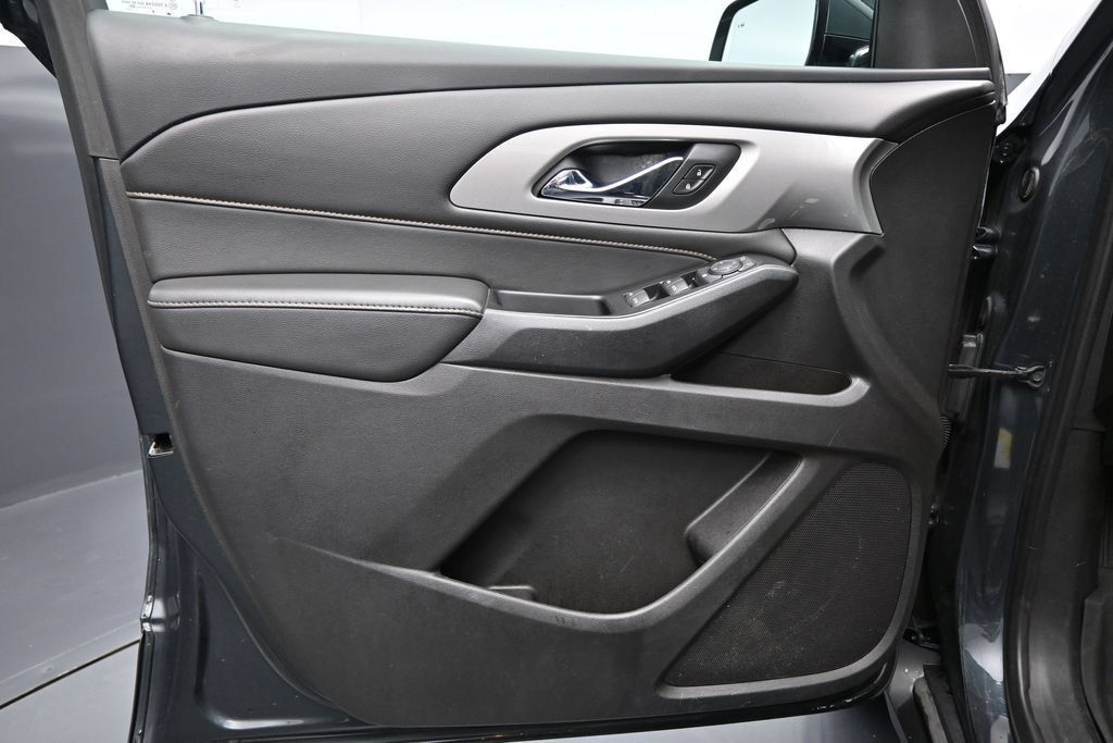 Used 2020 Chevrolet Traverse LT w/ LPO, Floor Liner Package FWD image 10