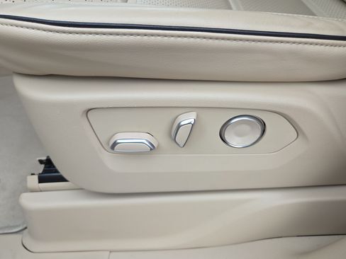 Used 2024 Cadillac Escalade Premium Luxury w/ Performance Package AWD/4WD image 32
