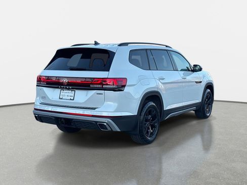 New 2026 Volkswagen Atlas Peak Edition image 5