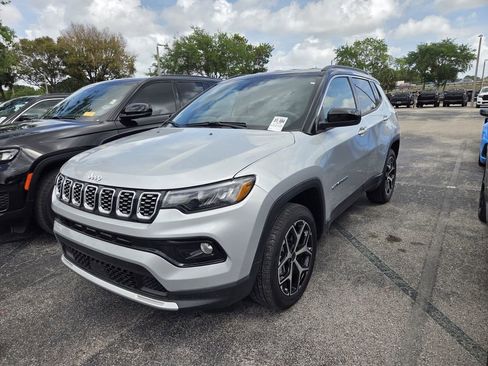 Used 2025 Jeep Compass Limited image 3