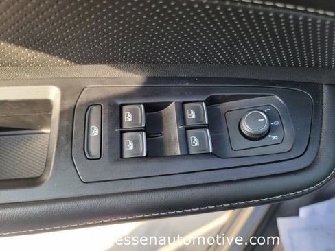 Used 2024 Volkswagen Atlas SE image 16