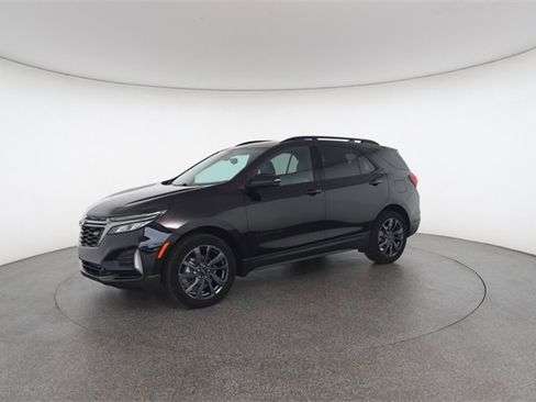 Used 2022 Chevrolet Equinox RS w/ Infotainment Package image 4