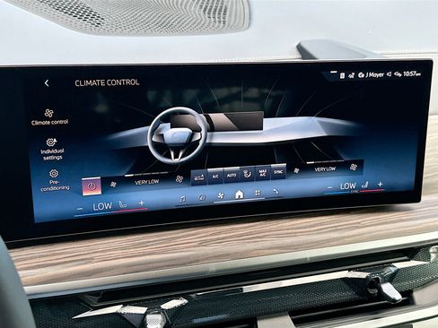 New 2026 BMW X6 xDrive40i image 13