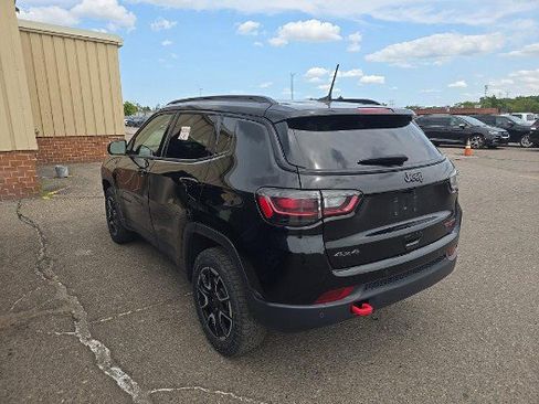 Used 2025 Jeep Compass Trailhawk w/ Trailhawk Elite Group AWD/4WD image 4