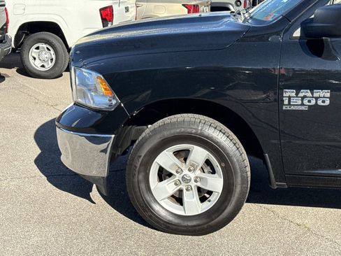 Used 2022 RAM 1500 Classic SLT image 9