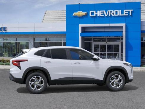 New 2026 Chevrolet Trax LS w/ LS Convenience Package FWD image 5