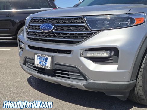 Used 2021 Ford Explorer XLT w/ Equipment Group 202A RWD image 4