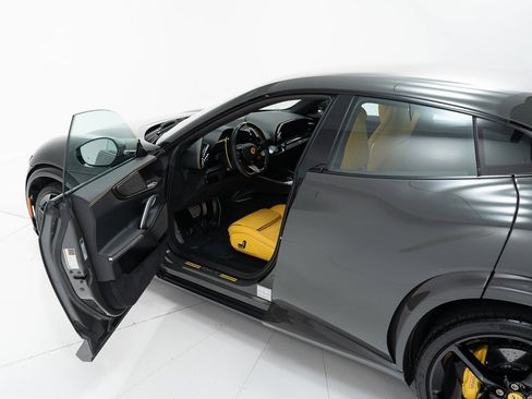 Used 2024 Ferrari Purosangue image 10