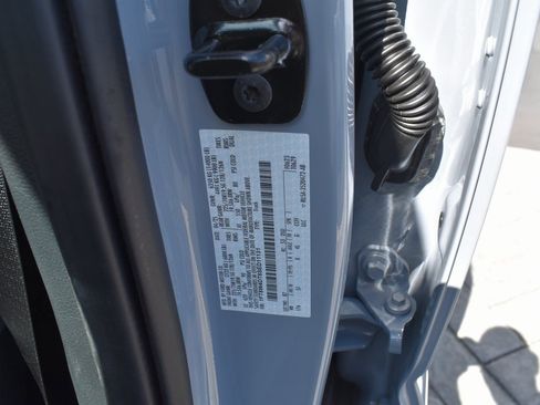 Used 2025 Ford F450 Lariat w/ FX4 Off-Road Package image 34