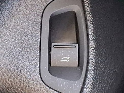 Used 2018 Volkswagen Passat 2.0T R-Line image 23