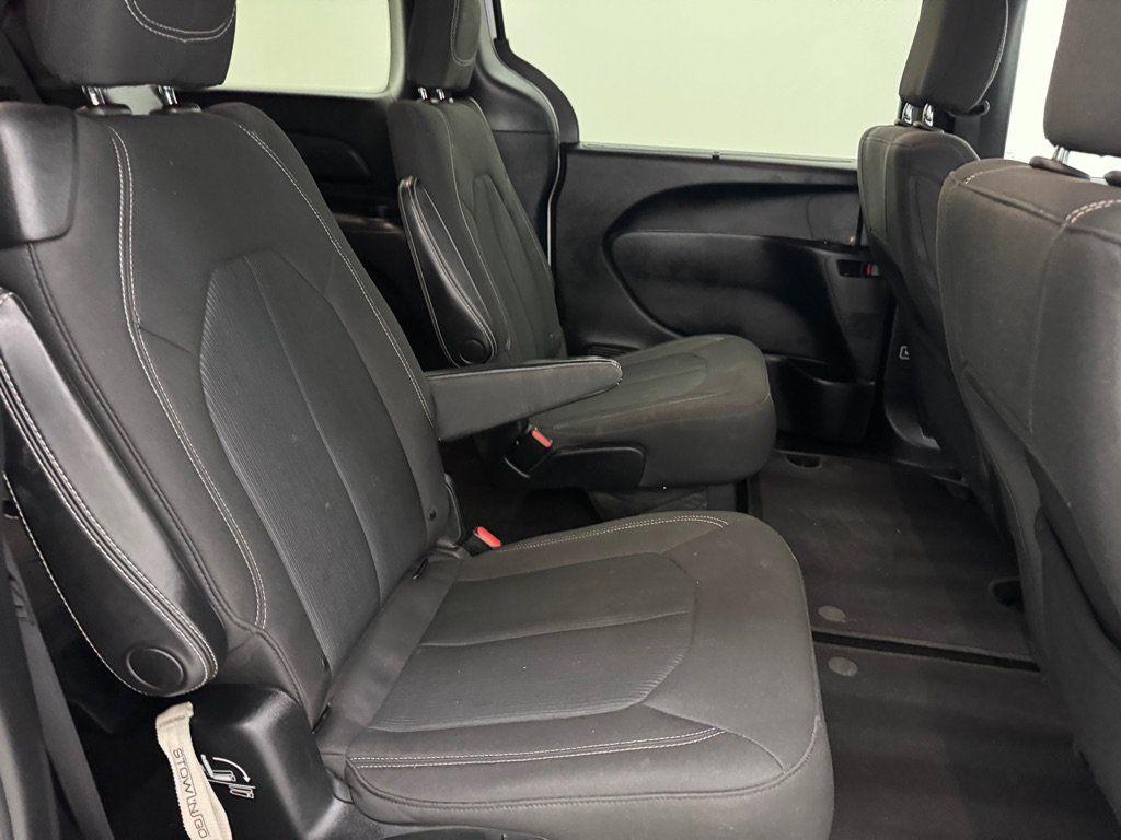 Used 2020 Chrysler Pacifica Touring w/ S Appearance Package FWD image 15