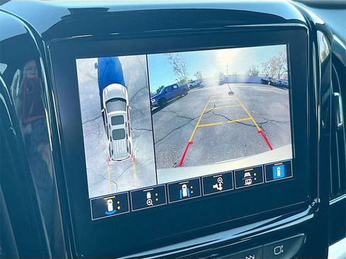 Used 2023 Chevrolet Traverse Premier image 14