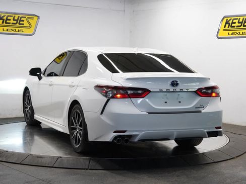 Used 2023 Toyota Camry SE w/ Audio Upgrade Package FWD image 2
