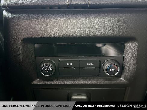 Used 2022 Chevrolet Traverse LT image 24