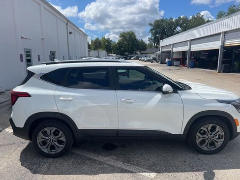 Certified 2024 Kia Seltos S FWD image 2