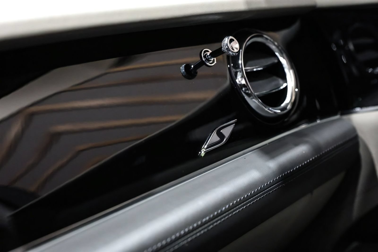 Used 2022 Bentley Bentayga AWD/4WD image 48