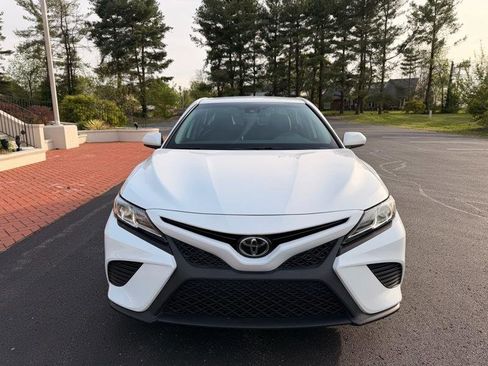 Used 2020 Toyota Camry SE FWD image 3