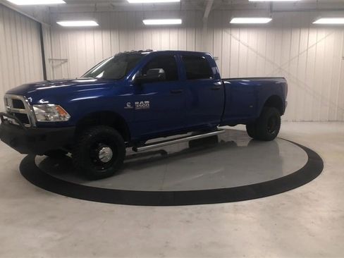 Used 2018 RAM 3500 Tradesman w/ Chrome Appearance Group image 4