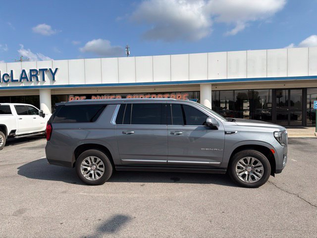 Used 2022 GMC Yukon XL Denali AWD/4WD image 2