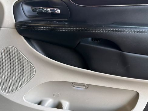 Used 2017 Dodge Grand Caravan SXT image 24