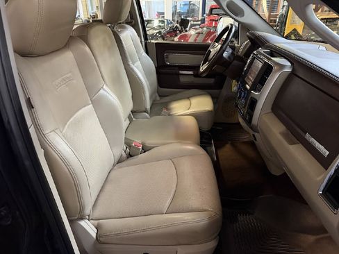 Used 2017 RAM 1500 Laramie AWD/4WD image 18