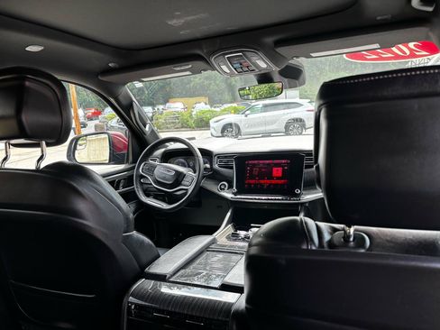 Used 2022 Jeep Wagoneer Series III w/ Premium Group I AWD/4WD image 27