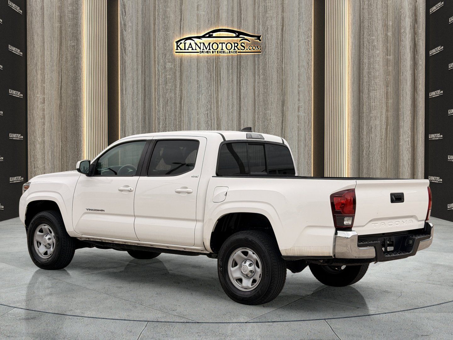 Used 2022 Toyota Tacoma SR5 RWD image 5