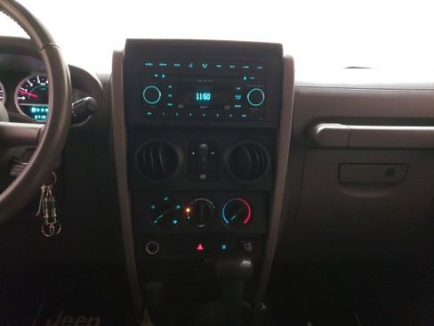 Used 2007 Jeep Wrangler Unlimited Sahara w/ Trailer Tow Group image 16