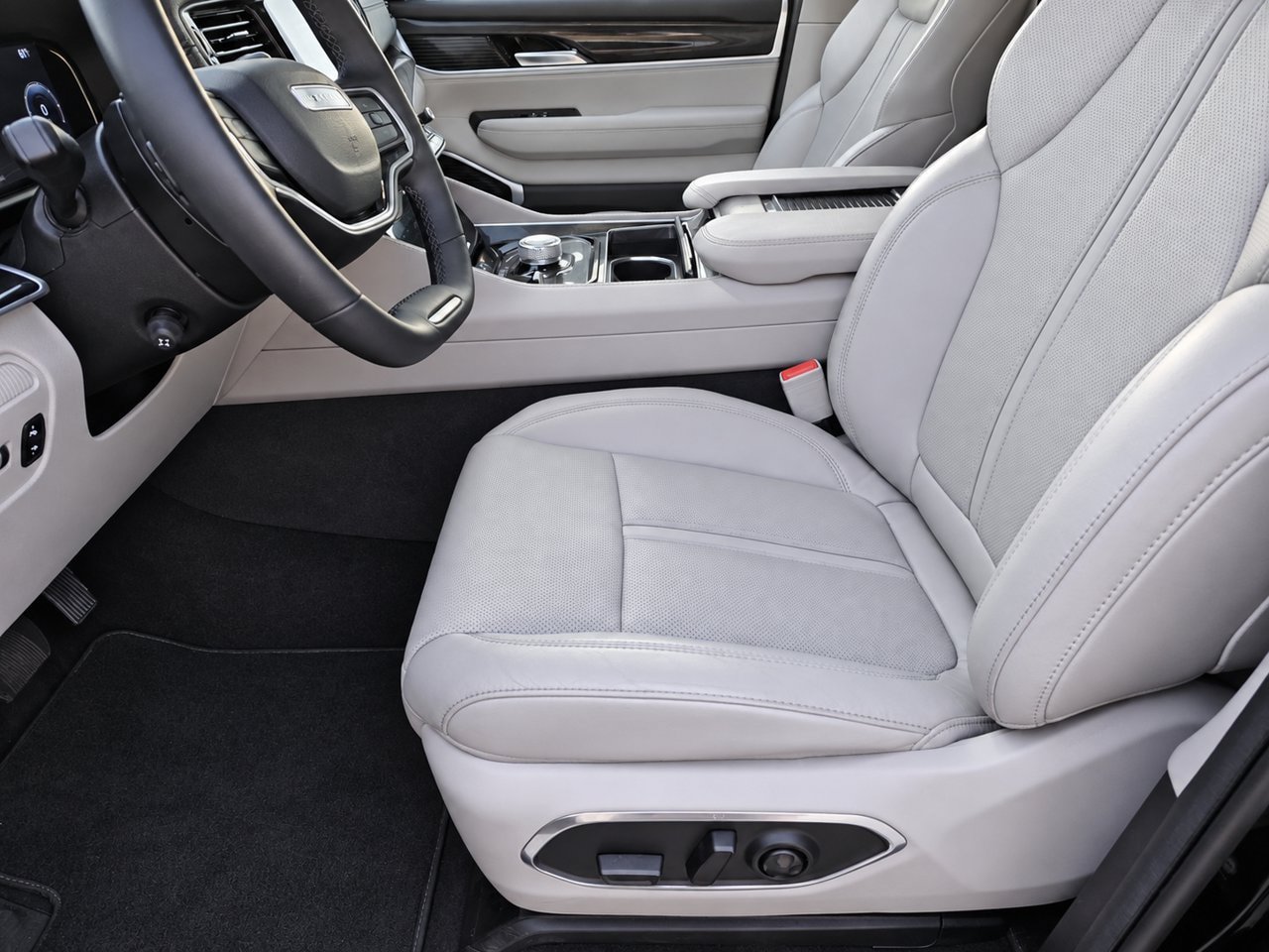 Used 2022 Jeep Wagoneer Series I w/ Premium Group I AWD/4WD image 14