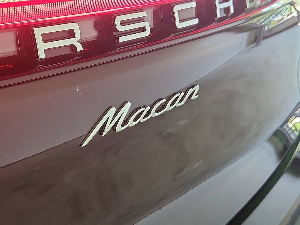 Certified 2026 Porsche Macan AWD/4WD image 32