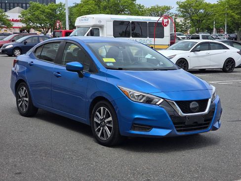 Used 2021 Nissan Versa SV FWD image 3