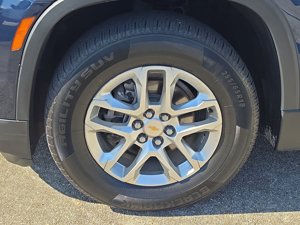 Used 2023 Chevrolet Traverse LS w/ Safety Package FWD image 11