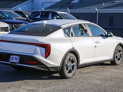 New 2026 Kia K4 LXS image 8