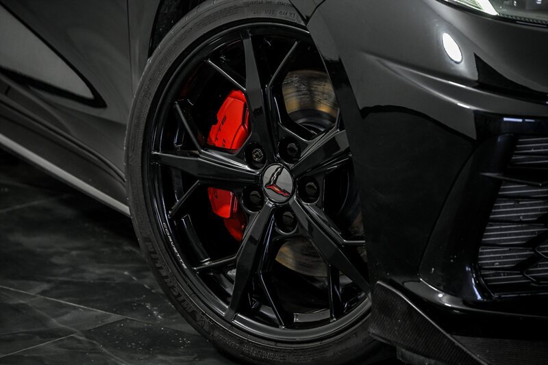 Used 2021 Chevrolet Corvette Stingray Premium Cpe w/ Z51 Performance Package RWD image 3