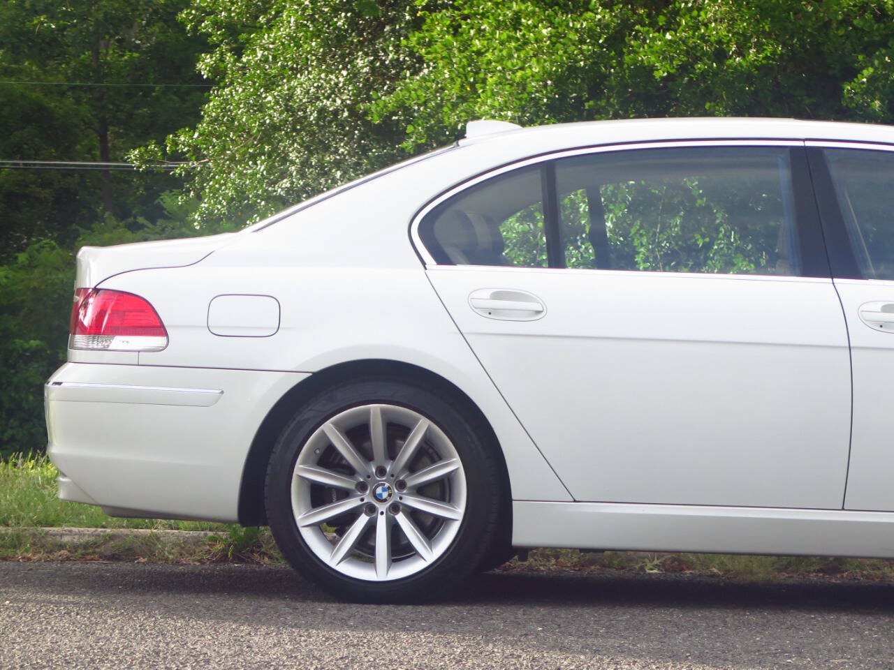 Used 2007 BMW 750Li RWD image 31