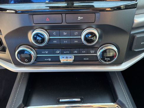 Used 2022 Ford Expedition Max XLT image 24