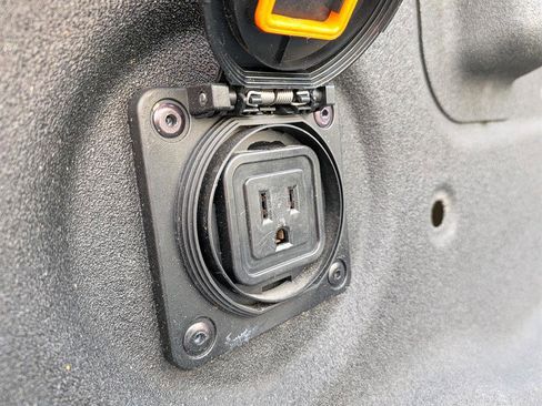 Used 2020 Nissan Titan PRO-4X w/ Pro-4x Convenience Package image 21