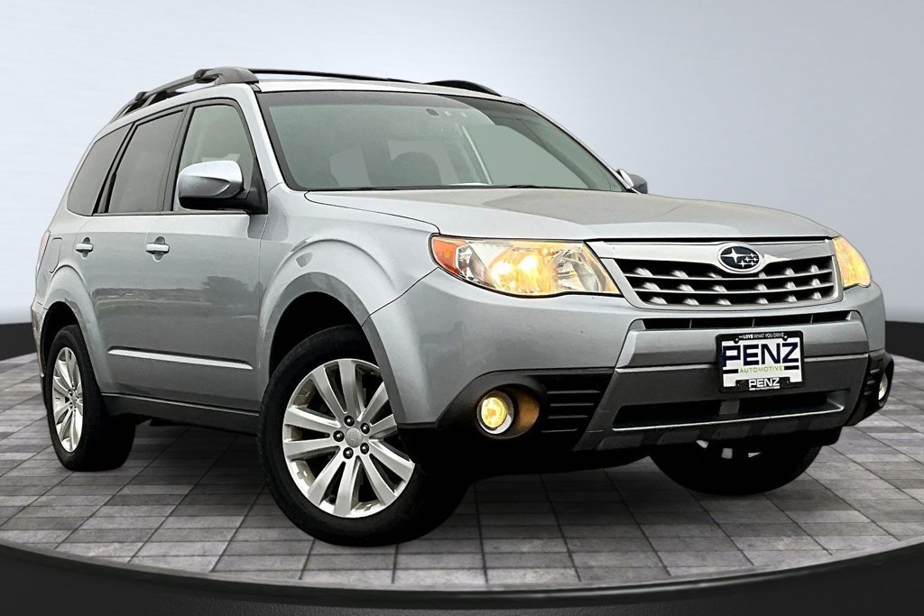 Used 2013 Subaru Forester 2.5X Premium w/ Popular Pkg 2 AWD/4WD image 3