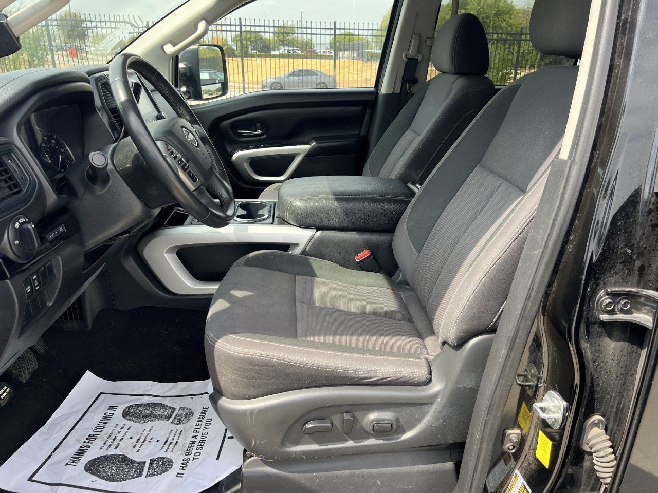 Used 2024 Nissan Titan SV w/ SV Convenience Package RWD image 4
