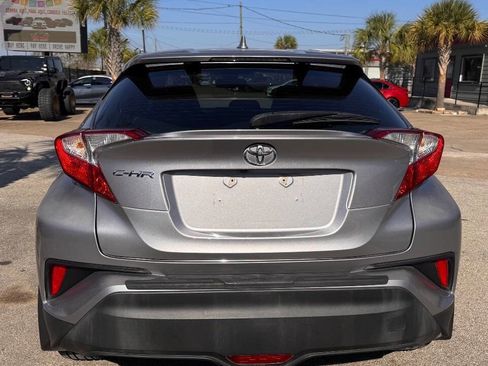 Used 2018 Toyota C-HR XLE image 5