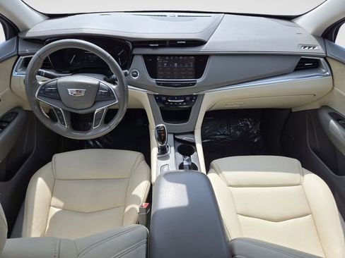 Used 2019 Cadillac XT5 Premium Luxury FWD image 9