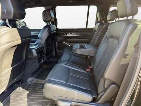 Used 2022 Jeep Wagoneer Series III image 15