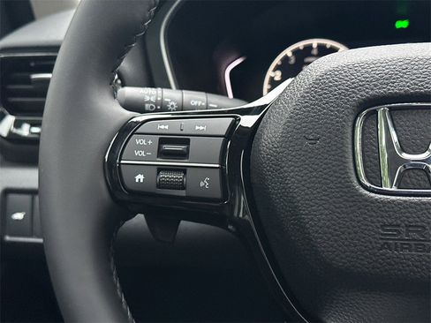 New 2025 Honda Pilot Touring image 25