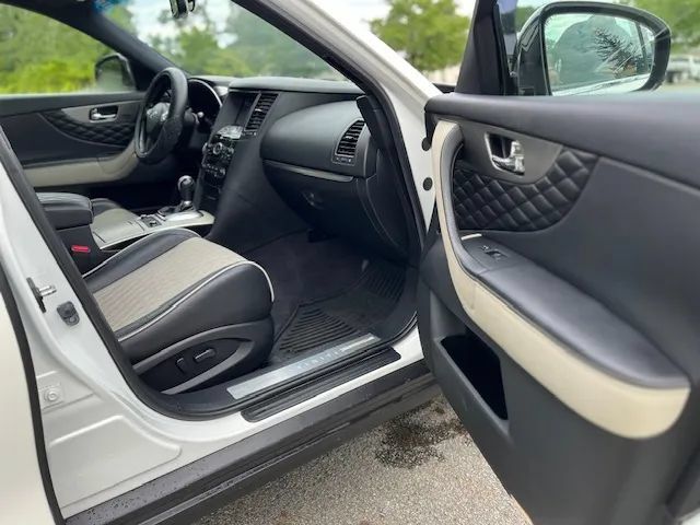 Used 2017 INFINITI QX70 AWD w/ Limited Package image 20