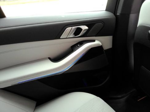 Used 2025 BMW X5 sDrive40i w/ M Sport Package RWD image 37