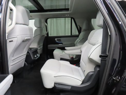 Used 2025 Ford Expedition Max Platinum w/ Platinum Ultimate Package image 10