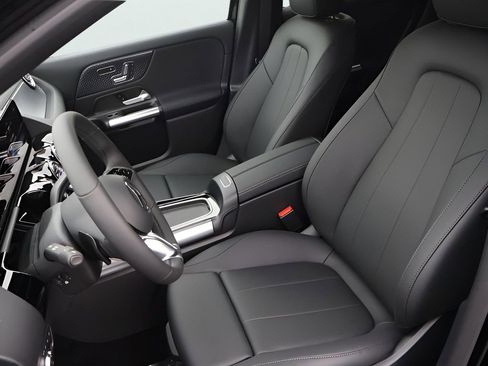 Used 2025 Mercedes-Benz GLA 250 4MATIC image 53